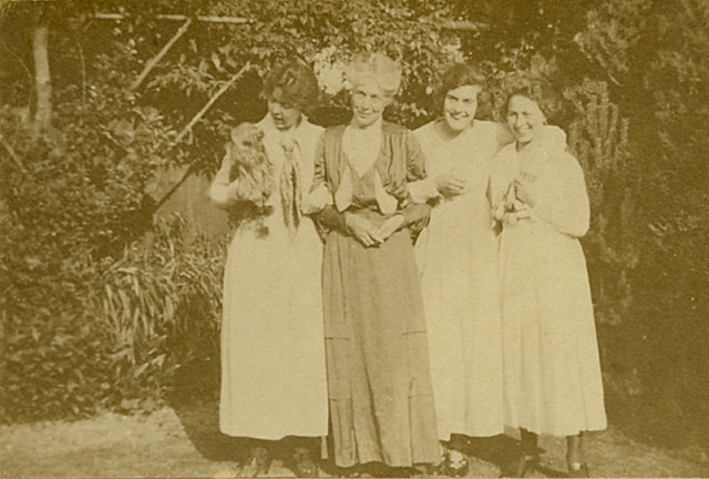Family at Crafnant from left to right Helen, Charlotte, Dorrie and Kate Nossiter. Image